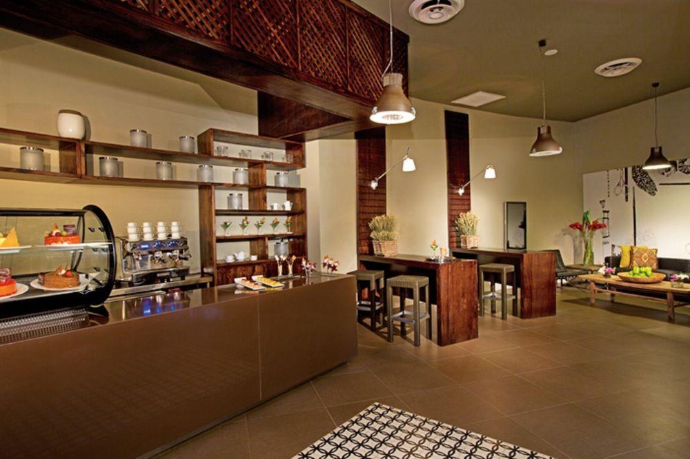 蓬塔卡纳布里斯莱斯Spa度假酒店 - 仅限成人 外观 照片 The interior of the coffee shop
