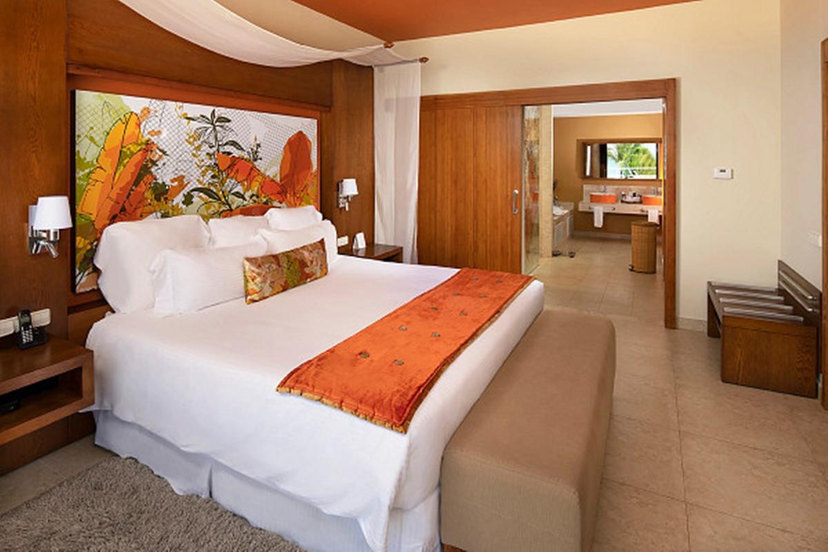 蓬塔卡纳布里斯莱斯Spa度假酒店 - 仅限成人 外观 照片 A bedroom at the Hard Rock Hotel