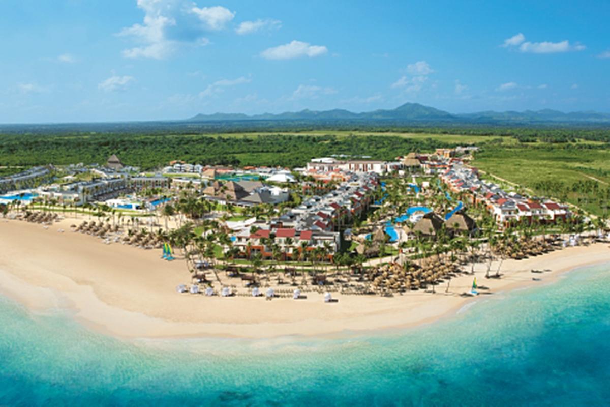 蓬塔卡纳布里斯莱斯Spa度假酒店 - 仅限成人 外观 照片 Aerial view of the resort