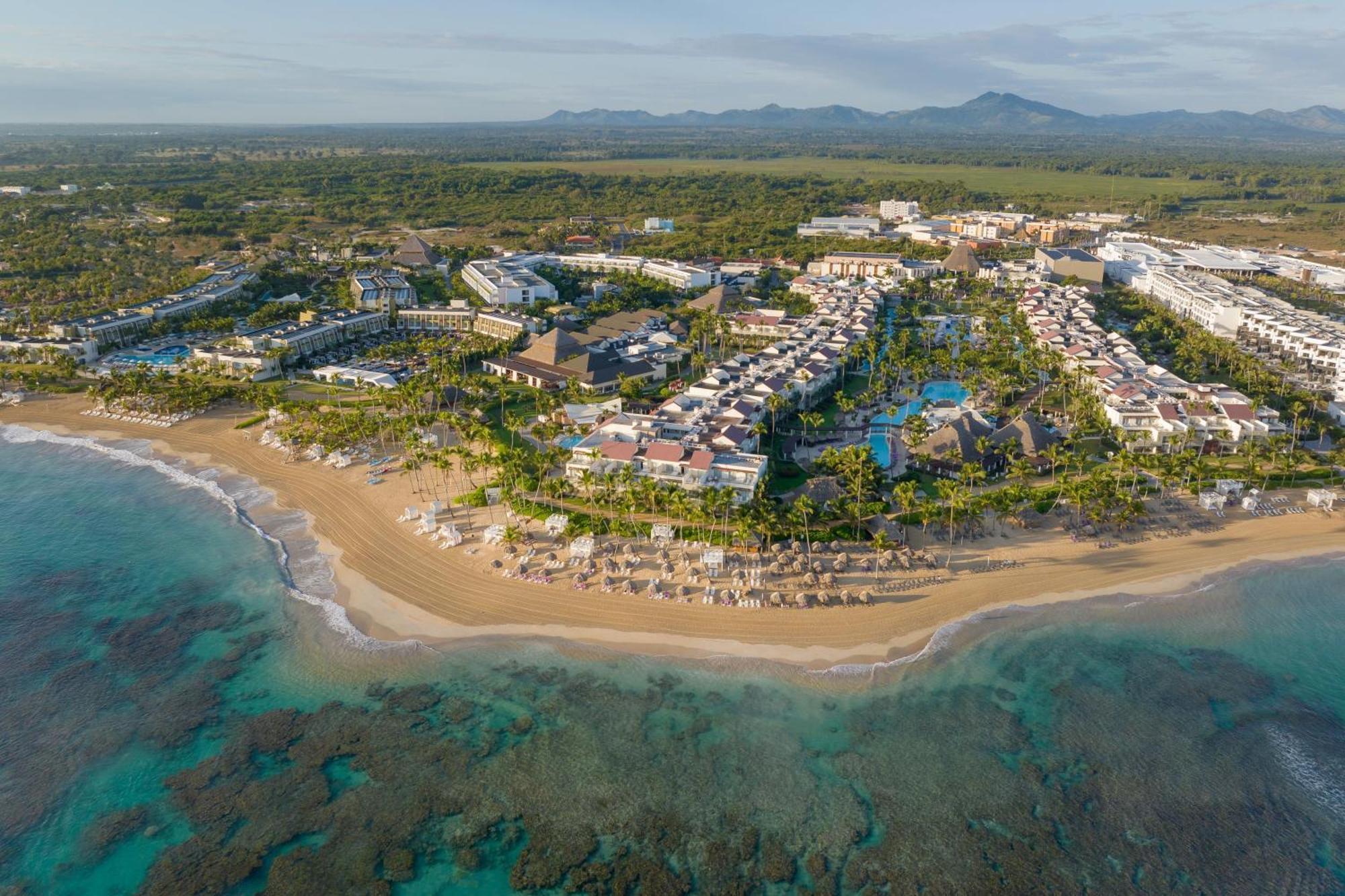 蓬塔卡纳布里斯莱斯Spa度假酒店 - 仅限成人 外观 照片 Aerial view of Punta Cana