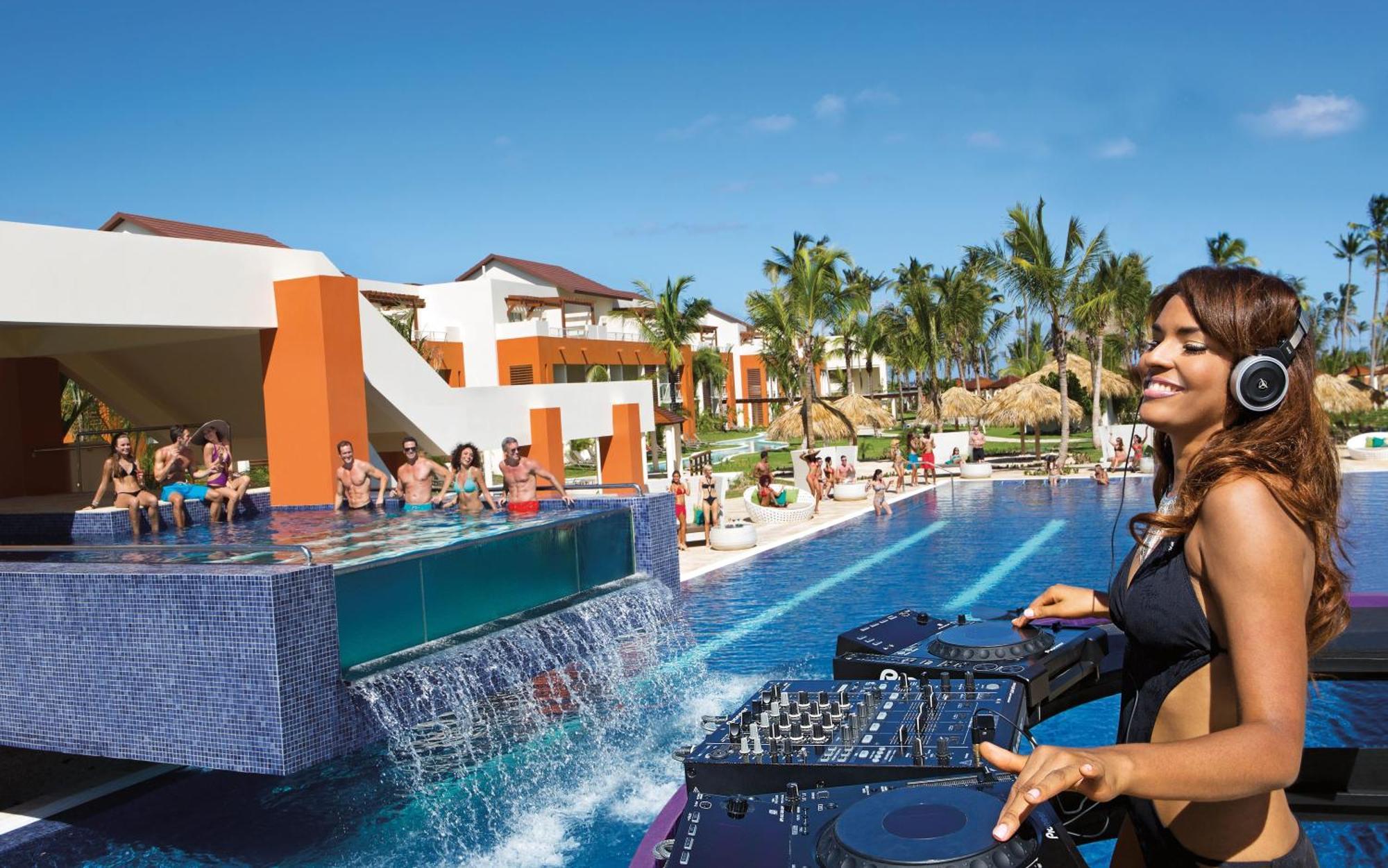 蓬塔卡纳布里斯莱斯Spa度假酒店 - 仅限成人 外观 照片 Hard Rock Hotel & Casino Punta Cana