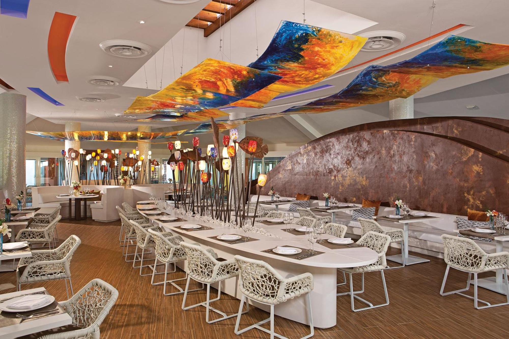 蓬塔卡纳布里斯莱斯Spa度假酒店 - 仅限成人 外观 照片 The interior of the restaurant