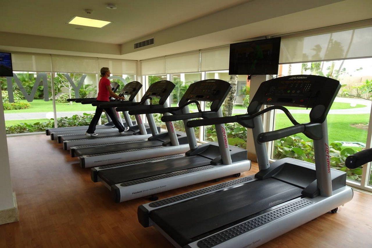 蓬塔卡纳布里斯莱斯Spa度假酒店 - 仅限成人 外观 照片 Treadmills